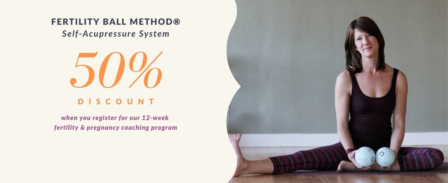 Woman sitting on floor holding a small exercise ball (set of the Fertility Ball Method®) in each hand. The text explains a 50% discount for this product when you purchase the 12-week coaching program.